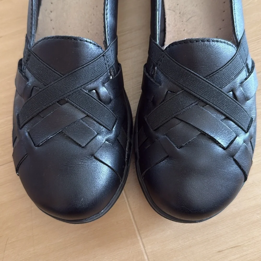 CLARKS WOMENS SIZE 7 BLACK CHEYN CREEK SLIP ON LOAFER